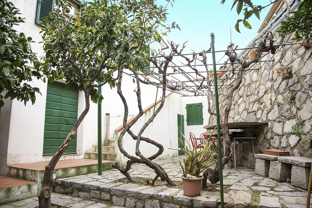 Villino Chiessi Apartment 0*,